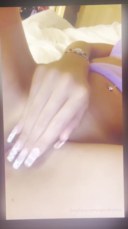 cocolande.fr leak astrid nelsia Fingers her Pussy