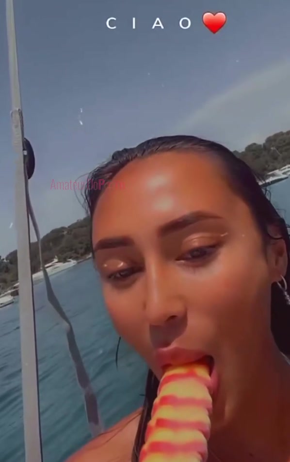 cocolande.fr leak astrid nelsia Pretending to give a blowjob