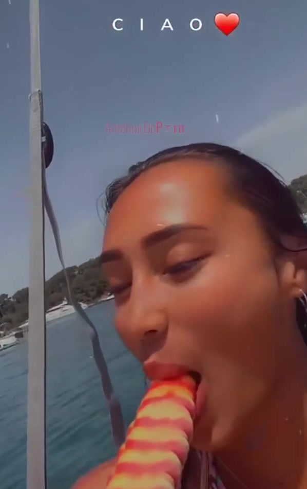 cocolande.fr leak astrid nelsia Pretending to give a blowjob