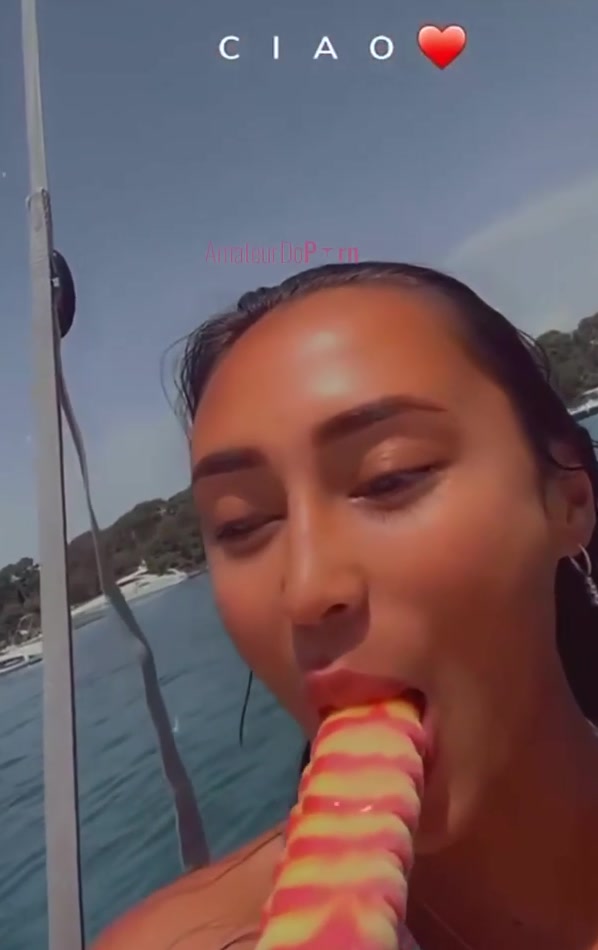 cocolande.fr leak astrid nelsia Pretending to give a blowjob