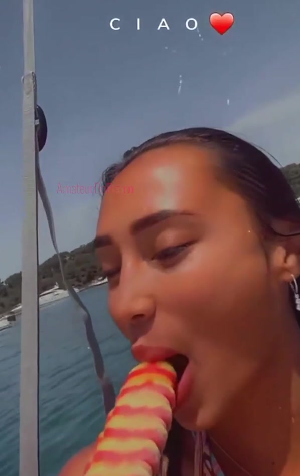 cocolande.fr leak astrid nelsia Pretending to give a blowjob