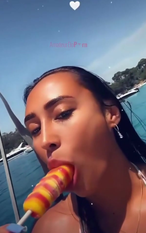 cocolande.fr leak astrid nelsia Pretending to give a blowjob