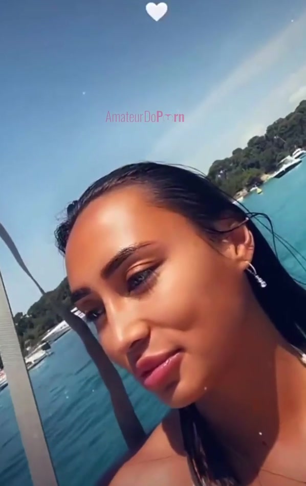 cocolande.fr leak astrid nelsia Pretending to give a blowjob