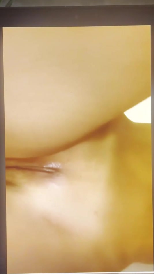 cocolande.fr leak astrid nelsia puts a dildo in her pussy