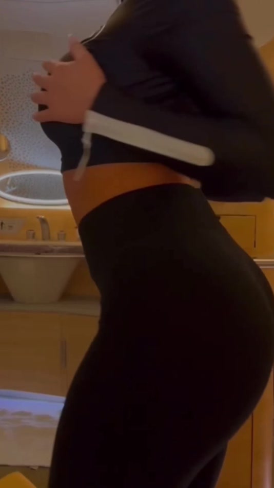 cocolande.fr leak coco yourbaby Public Toilet Striptease
