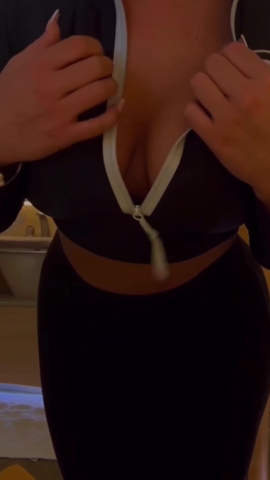 cocolande.fr leak coco yourbaby Public Toilet Striptease