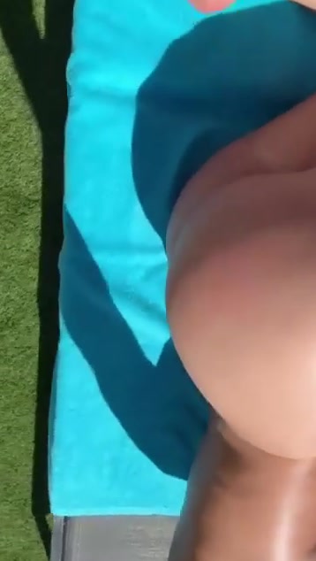 cocolande.fr leak julie ricci naked sunbathing
