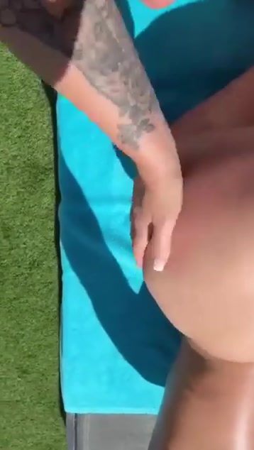 cocolande.fr leak julie ricci naked sunbathing