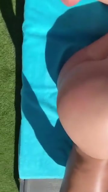 cocolande.fr leak julie ricci naked sunbathing