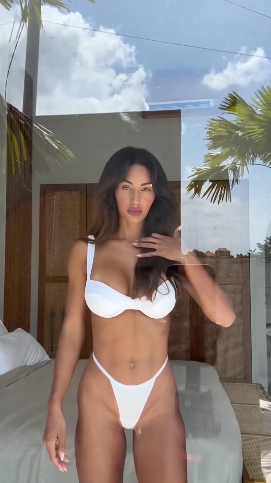 cocolande.fr leak phoebe thompson striptease