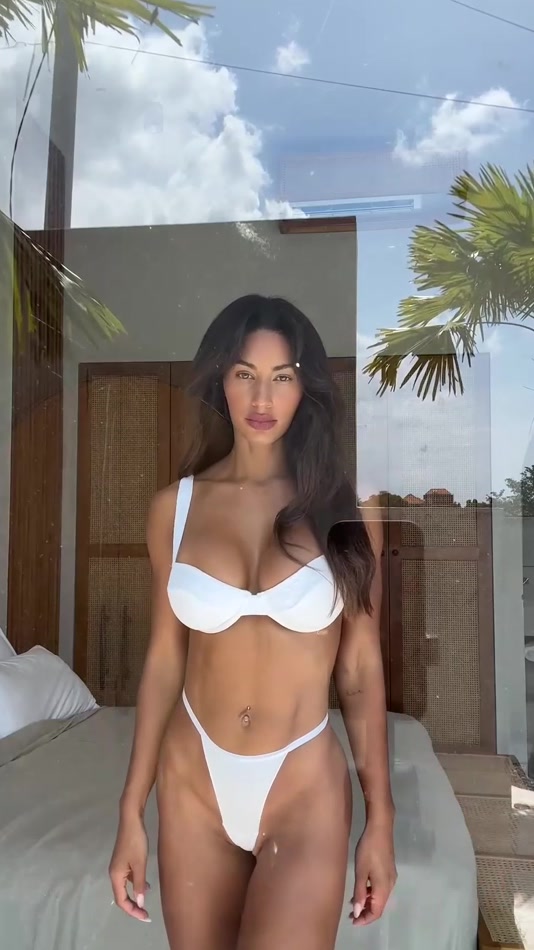 cocolande.fr leak phoebe thompson striptease